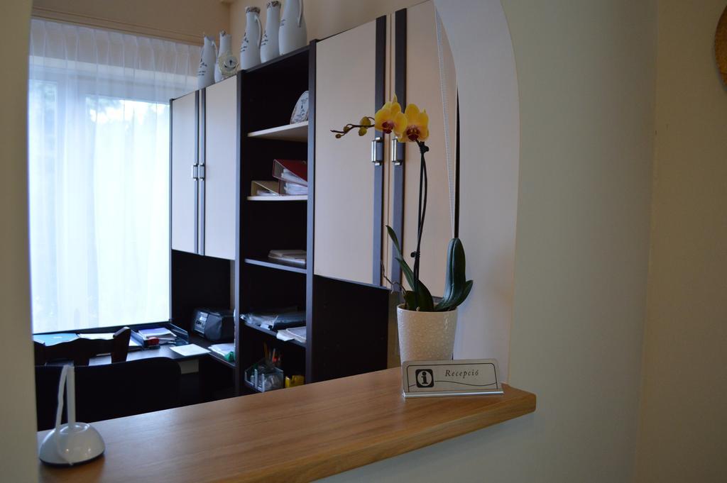 Bed and Breakfast Muskátli Panzió Győr Esterno foto
