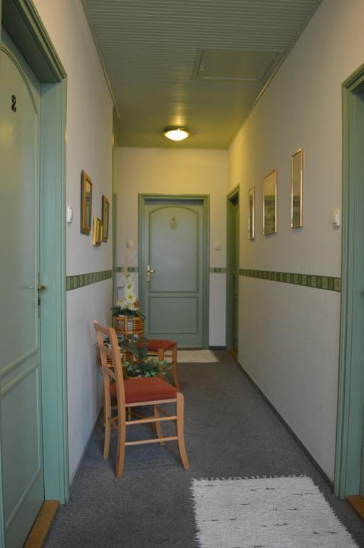 Bed and Breakfast Muskátli Panzió Győr Esterno foto