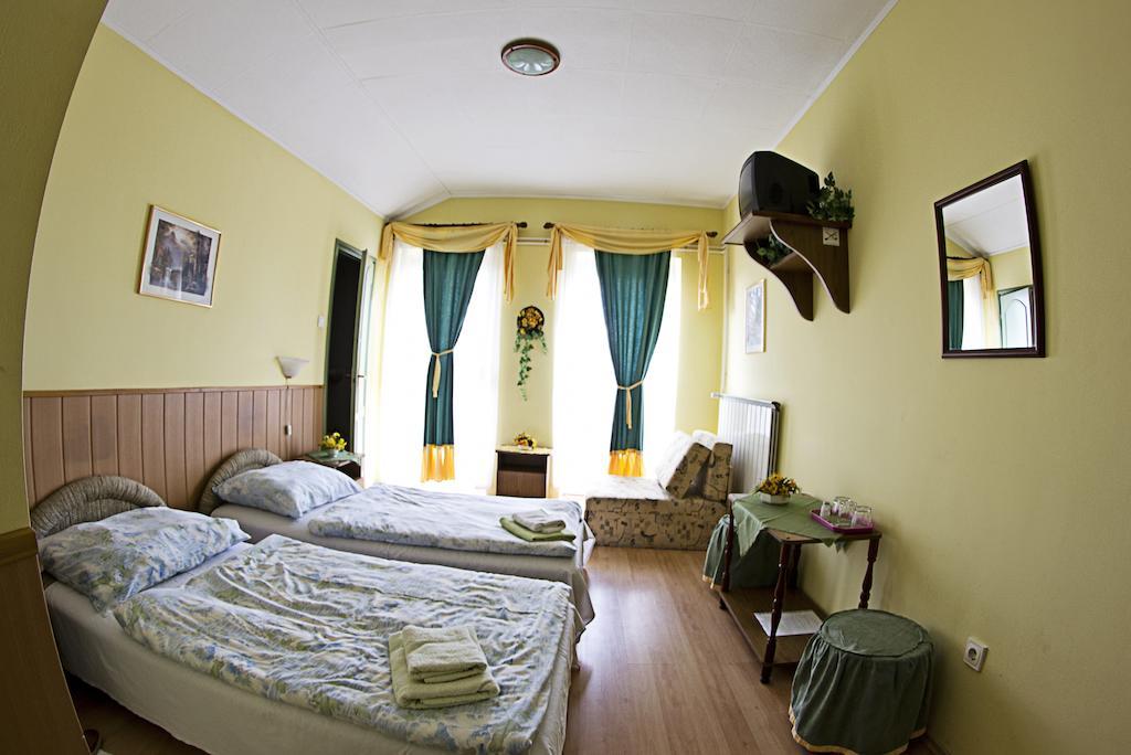 Bed and Breakfast Muskátli Panzió Győr Camera foto