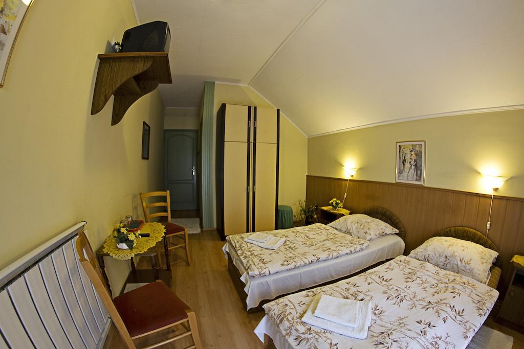 Bed and Breakfast Muskátli Panzió Győr Camera foto