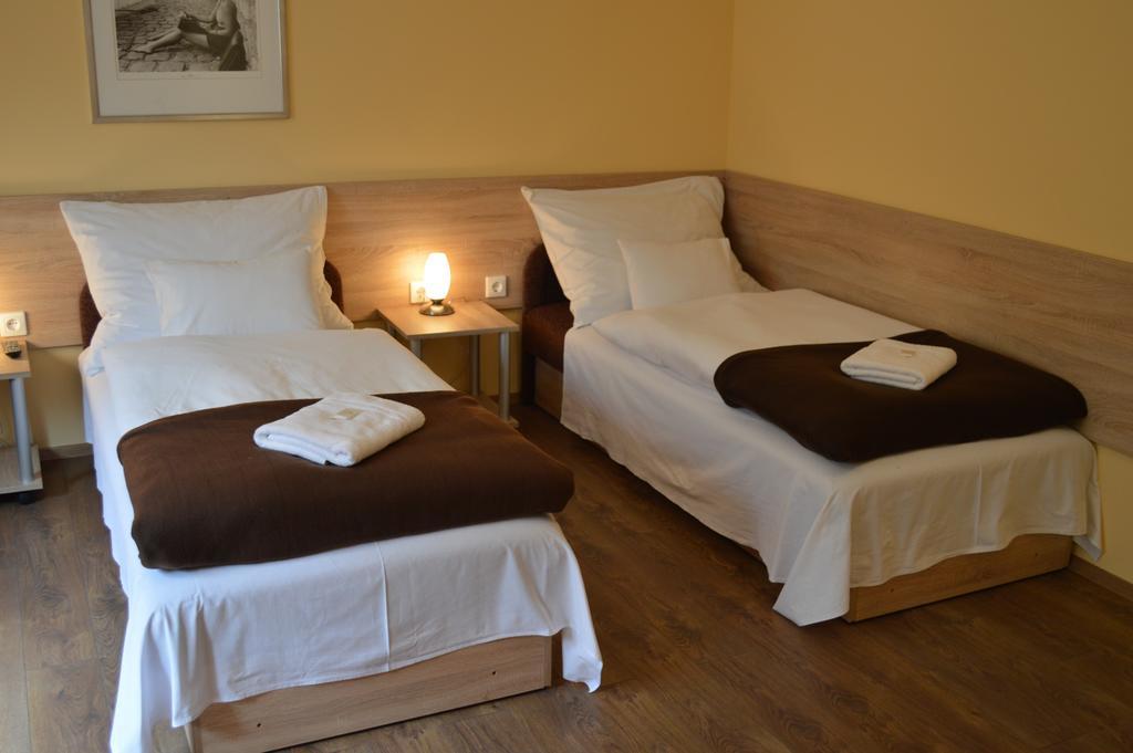 Bed and Breakfast Muskátli Panzió Győr Camera foto