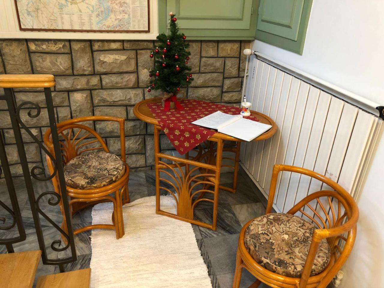 Bed and Breakfast Muskátli Panzió Győr Esterno foto
